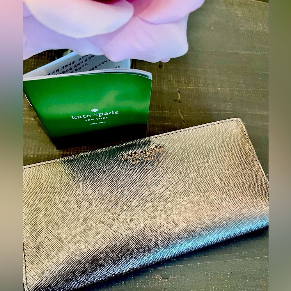Kate Spade large slim bilfold Wallet blush color​ -NWT